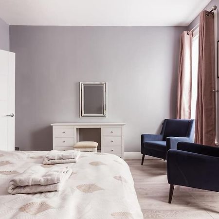 4 Bedroom House, 2 Min Walk From Station Londra Dış mekan fotoğraf