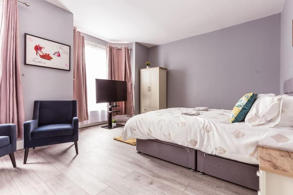 4 Bedroom House, 2 Min Walk From Station Londra Dış mekan fotoğraf