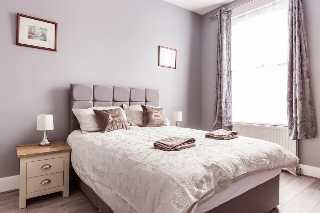 4 Bedroom House, 2 Min Walk From Station Londra Dış mekan fotoğraf