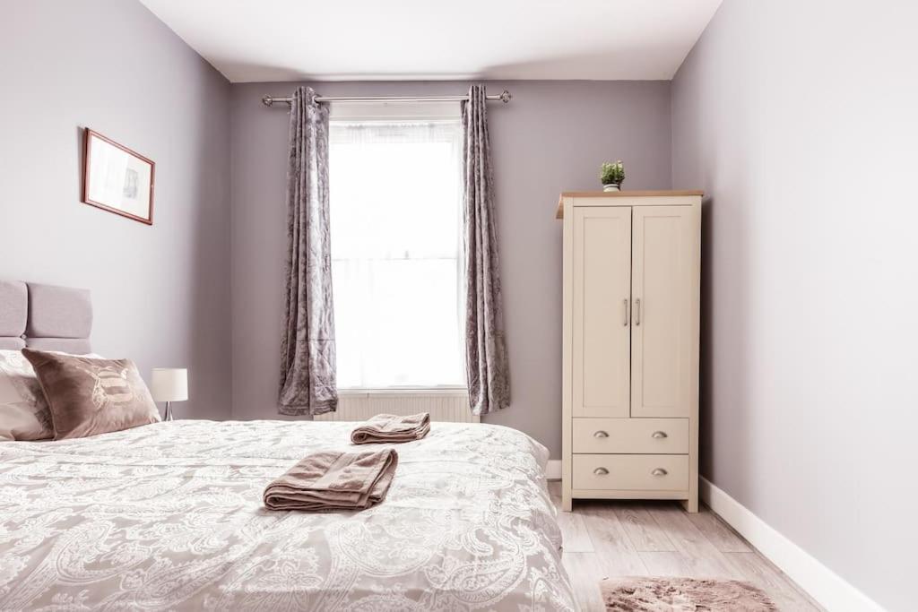 4 Bedroom House, 2 Min Walk From Station Londra Dış mekan fotoğraf