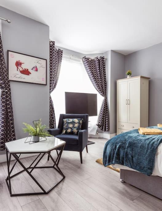 4 Bedroom House, 2 Min Walk From Station Londra Dış mekan fotoğraf