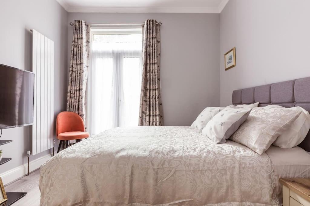 4 Bedroom House, 2 Min Walk From Station Londra Dış mekan fotoğraf